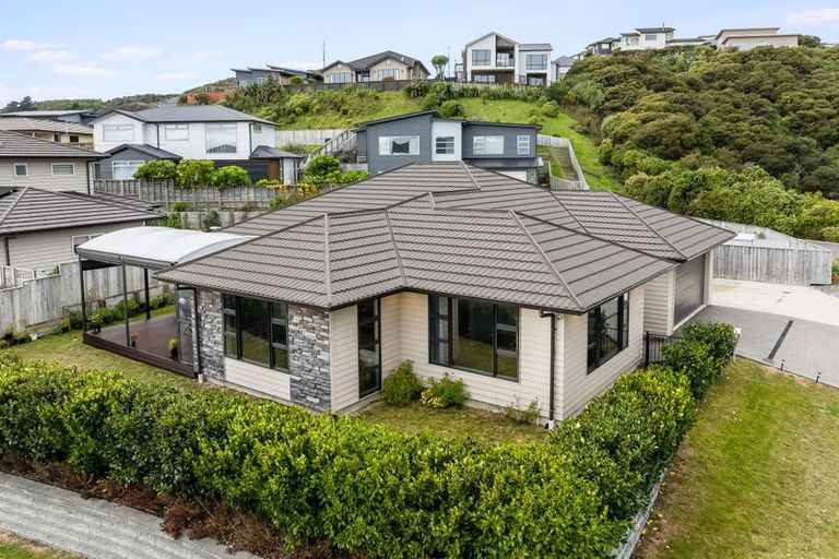 Photo of property in 5 Waitaria Terrace, Aotea, Porirua, 5024