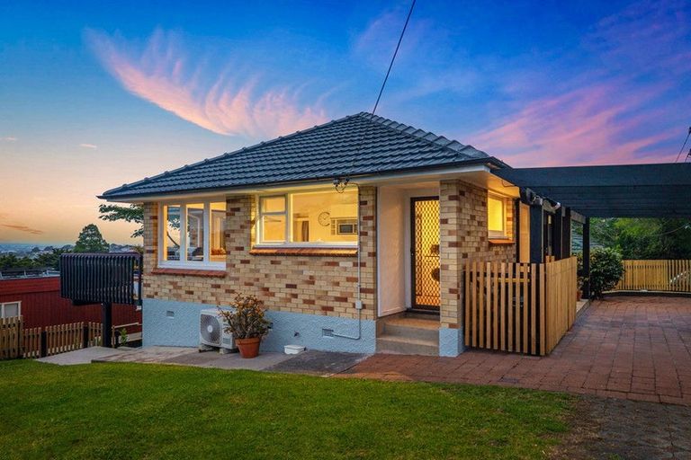Photo of property in 1/177 Glenfield Road, Hillcrest, Auckland, 0627