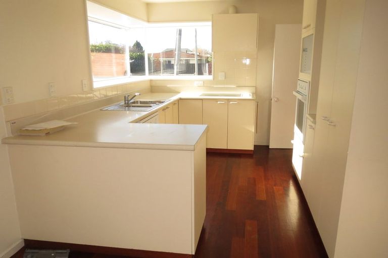 Photo of property in 4 Solway Avenue, Ilam, Christchurch, 8041