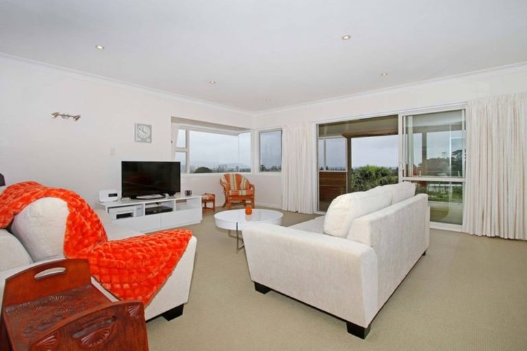 Photo of property in 19 Moffat Road, Red Beach, 0932