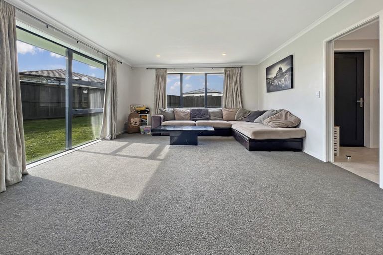 Photo of property in 3 Omahuru Road, Glenbrook, 2681