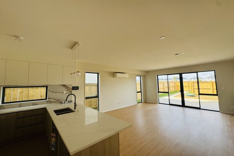 Photo of property in 6 Kapeta Lane, Karaka, 2113
