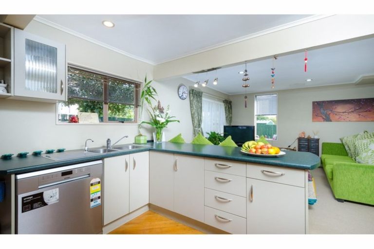 Photo of property in 4/90 Lynwood Road, New Lynn, Auckland, 0600