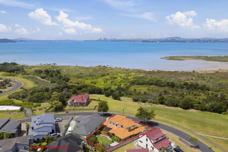 Photo of property in 14 Longbush Road, Te Atatu Peninsula, Auckland, 0610