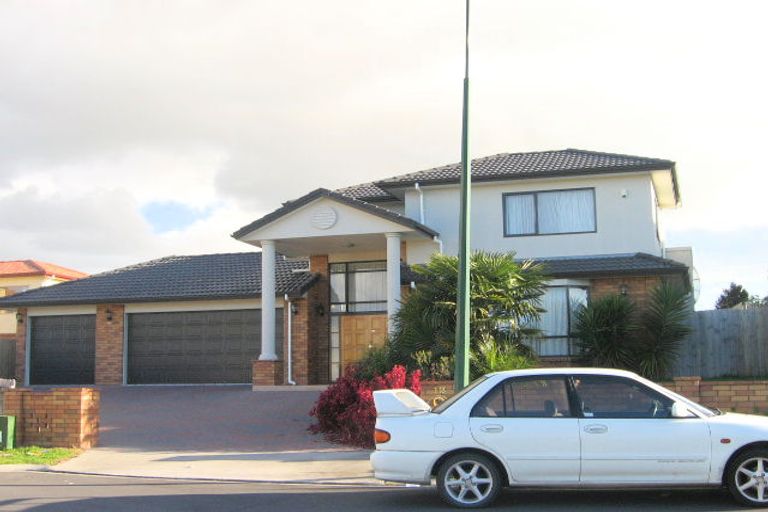 Photo of property in 12 Ballyroney Place, East Tamaki, Auckland, 2013