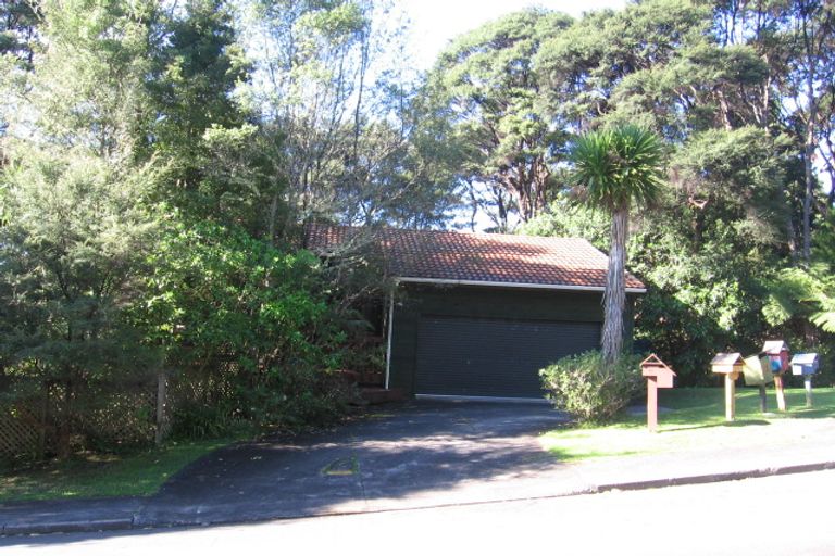 Photo of property in 8 Kaurimu Rise, Titirangi, Auckland, 0604