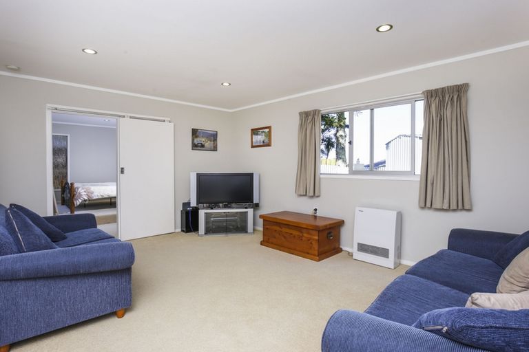 Photo of property in 6 Dolbear Street, Titirangi, Auckland, 0604