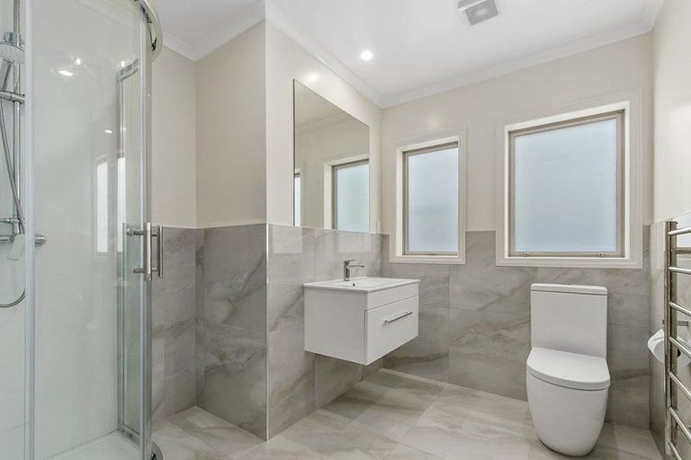 Photo of property in 6a Mansion Court, West Harbour, Auckland, 0618