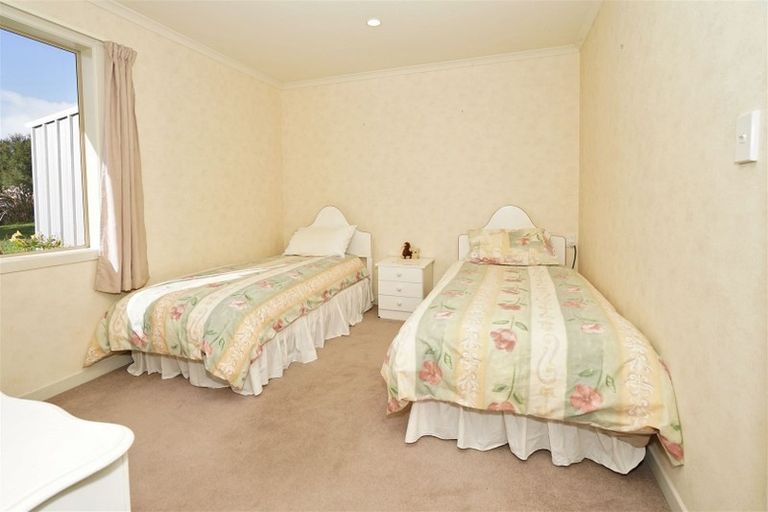 Photo of property in 37 Sovereign Isle Lane, Rototuna, Hamilton, 3210