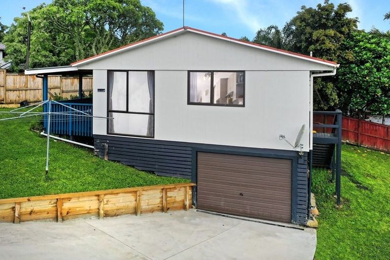 Photo of property in 17 Rehia Road, Massey, Auckland, 0614