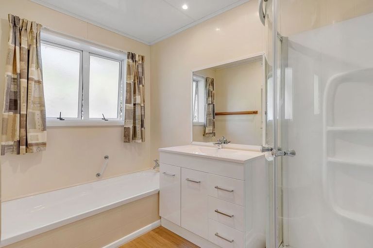 Photo of property in 25 Larsen Crescent, Tawa, Wellington, 5028