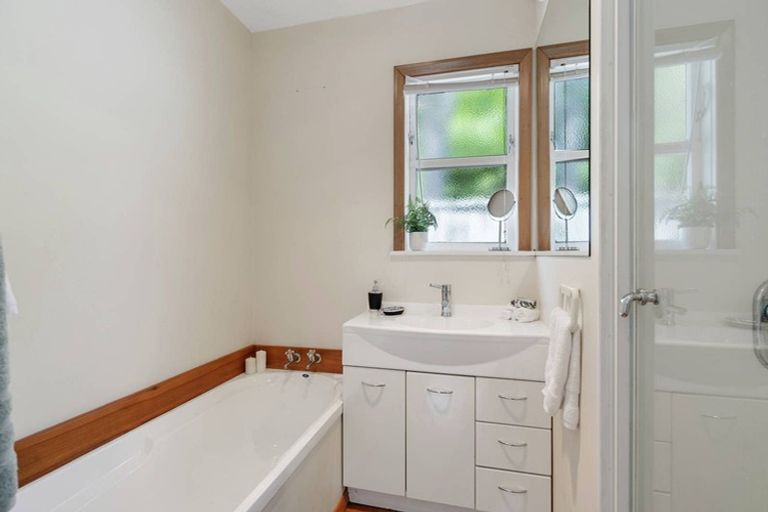 Photo of property in 546 Stokes Valley Road, Stokes Valley, Lower Hutt, 5019