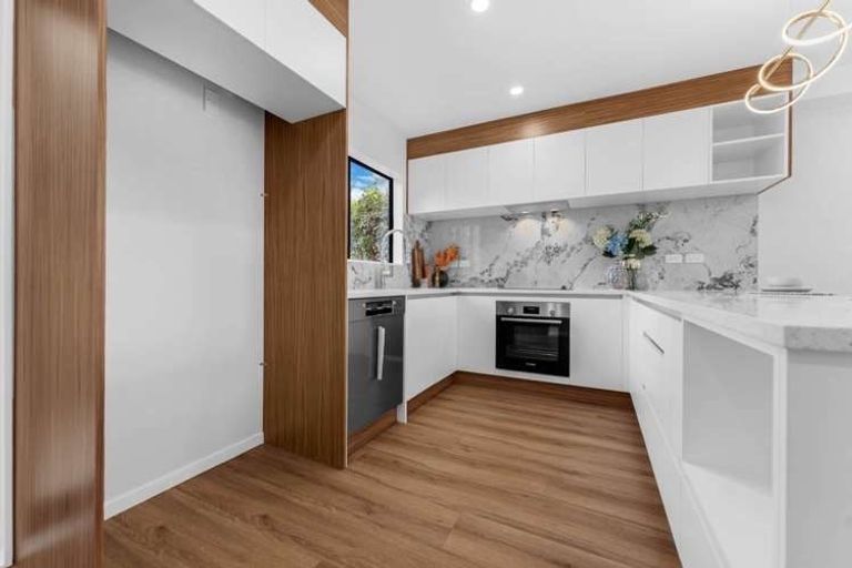 Photo of property in 4/1 Benita Place, Sunnyvale, Auckland, 0612