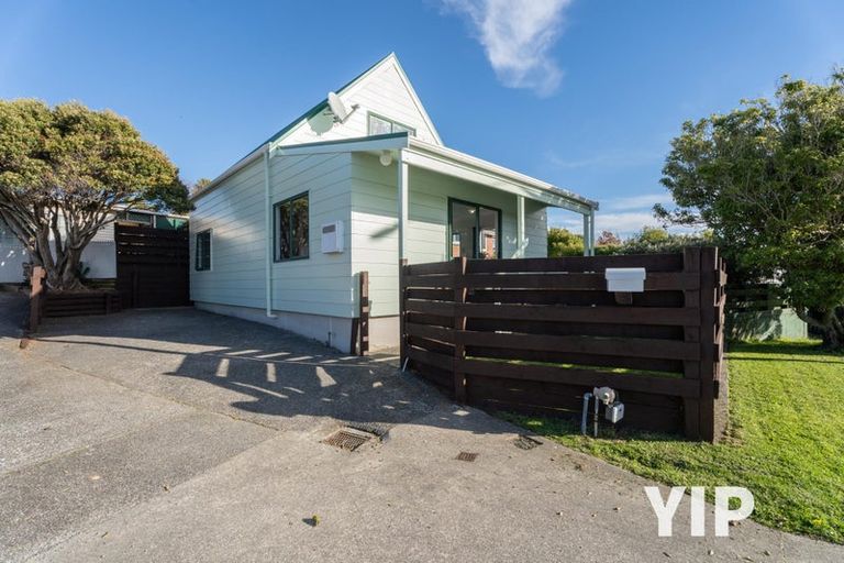 Photo of property in 32a Horokiwi Road West, Newlands, Wellington, 6037