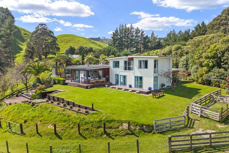 Photo of property in 105 Waterfall Road, Paraparaumu, 5032