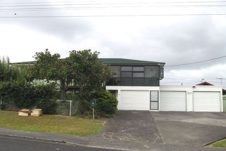Photo of property in 27 Sunnyfield Crescent, Glenfield, Auckland, 0629