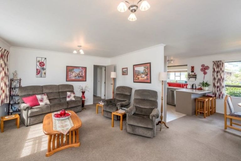 Photo of property in 15 Oriwa Street, Waikanae, 5036