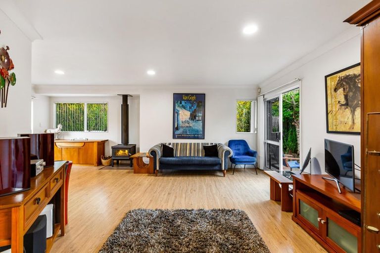 Photo of property in 24 Milan Drive, Glen Eden, Auckland, 0602