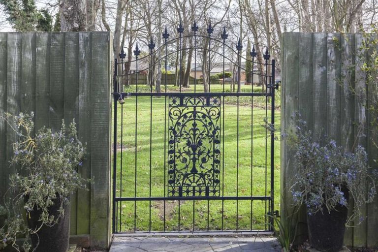 Photo of property in 2/11 Leith Place, Spreydon, Christchurch, 8024