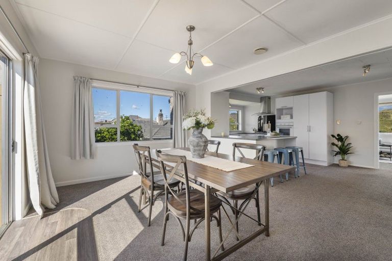 Photo of property in 94 Omata Road, Marfell, New Plymouth, 4310