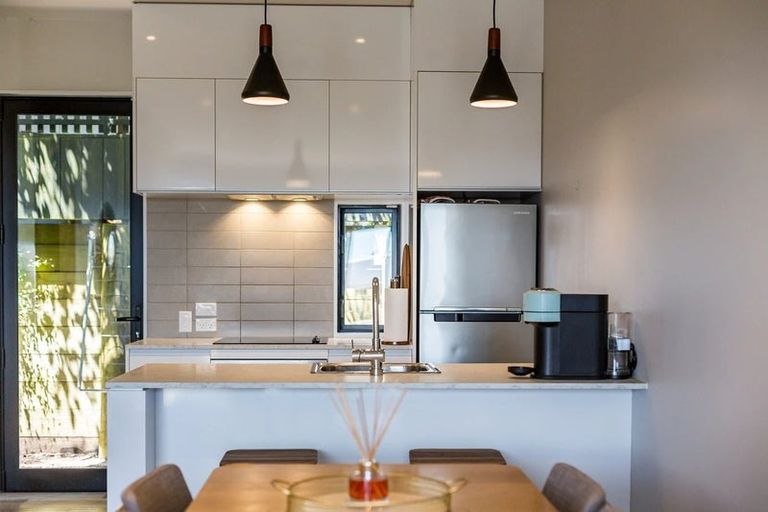 Photo of property in 2/6 Oswald Crescent, Paparangi, Wellington, 6037