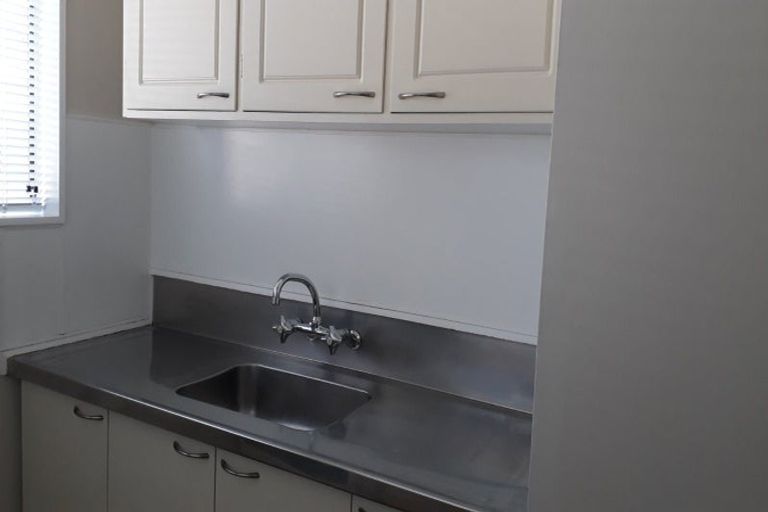 Photo of property in 1f2 Glenbrook Grove, Naenae, Lower Hutt, 5011