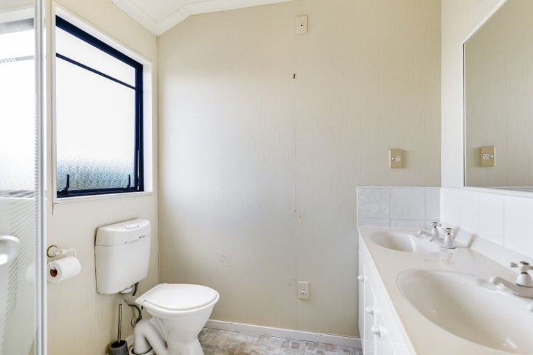 Photo of property in 46 Greenfield Drive, Western Heights, Hamilton, 3200