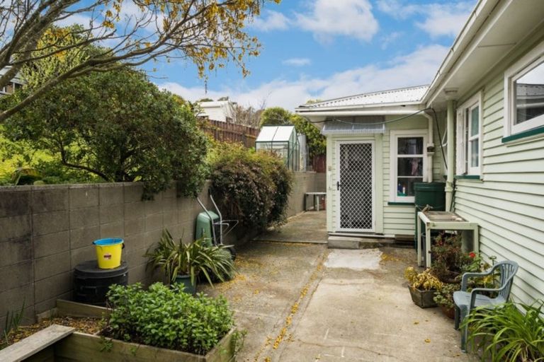 Photo of property in 13 Lyndhurst Road, Tawa, Wellington, 5028