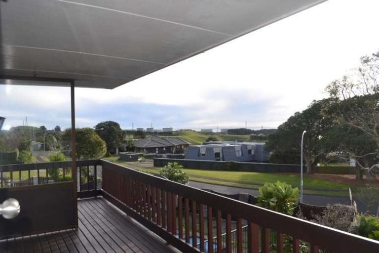 Photo of property in 16 Tiverton Crescent, Whalers Gate, New Plymouth, 4310