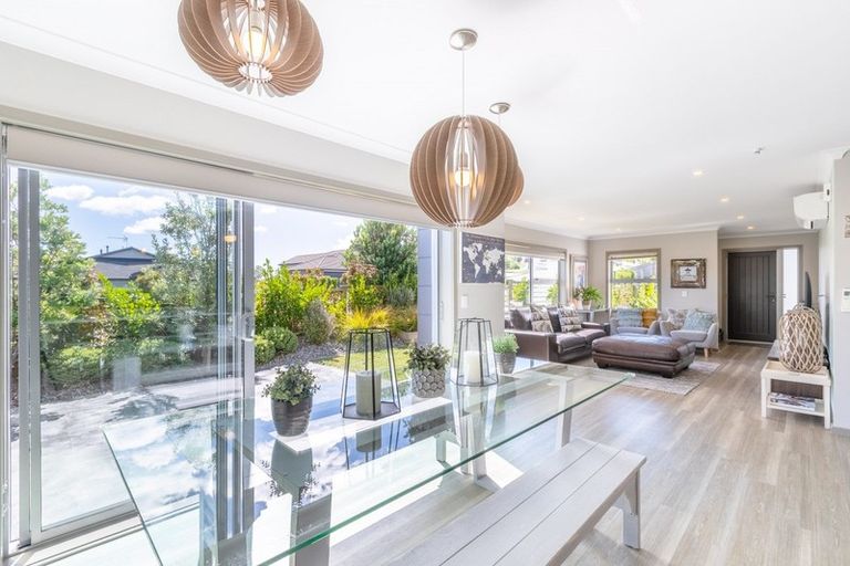 Photo of property in 90b/1 Endeavour Drive, Whitby, Porirua, 5024