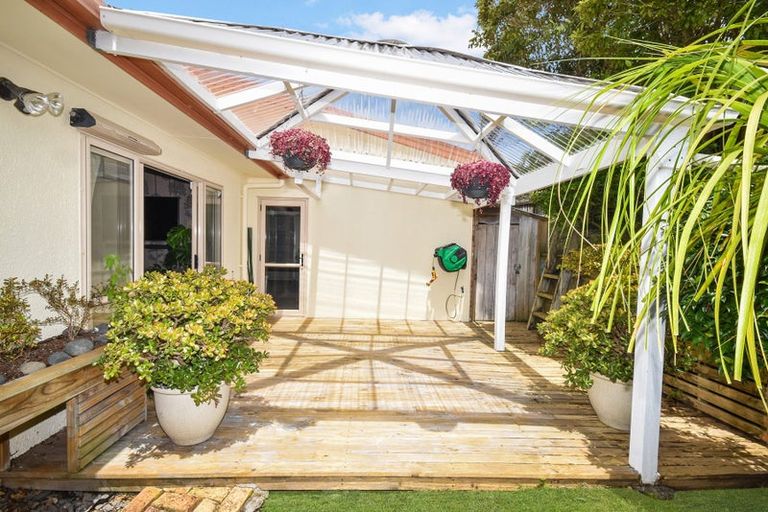 Photo of property in 20 Longview Rise, Massey, Auckland, 0614