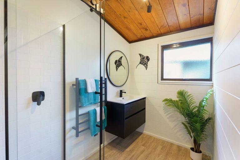 Photo of property in 21 Awanui Drive, Waikanae, 5036