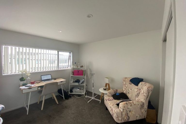 Photo of property in 4/60 Hayfield Way, Karaka, Papakura, 2580