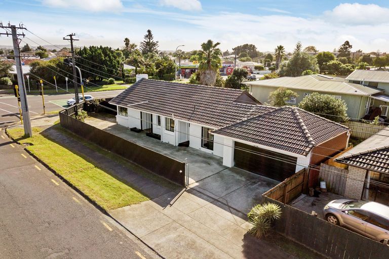 Photo of property in 1 Henwood Road, Mangere East, Auckland, 2024