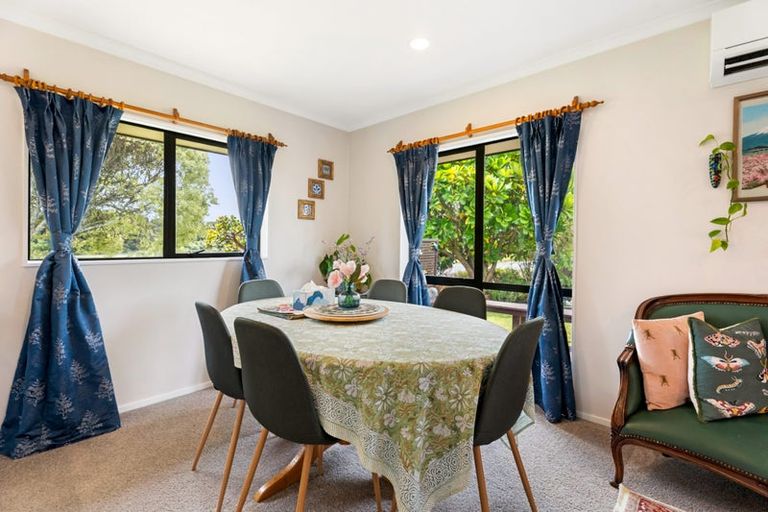 Photo of property in 52 Wattle Farm Road, Wattle Downs, Auckland, 2103