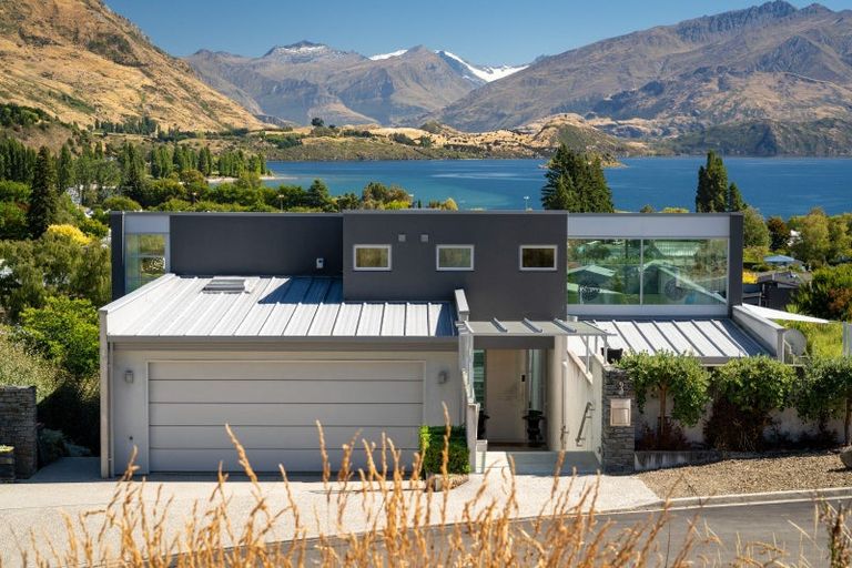 Photo of property in 3 Botting Place, Wanaka, 9305