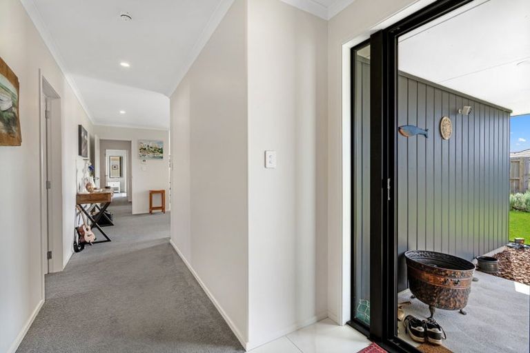 Photo of property in 4 Te Taniwha Road, One Tree Point, 0118