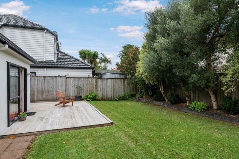Photo of property in 3 Carousel Crescent, East Tamaki Heights, Auckland, 2016