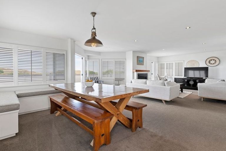 Photo of property in 960a Papamoa Beach Road, Papamoa Beach, Papamoa, 3118