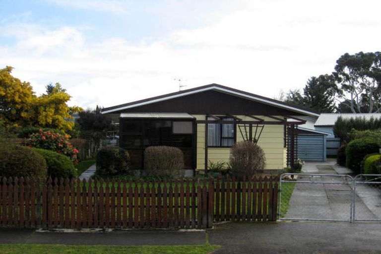 Photo of property in 1 Lowes Place, Solway, Masterton, 5810