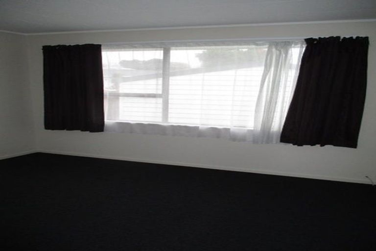 Photo of property in 22 Glen Close, Glen Eden, Auckland, 0602