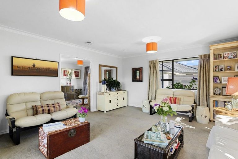 Photo of property in 2/84 Memorial Avenue, Ilam, Christchurch, 8053