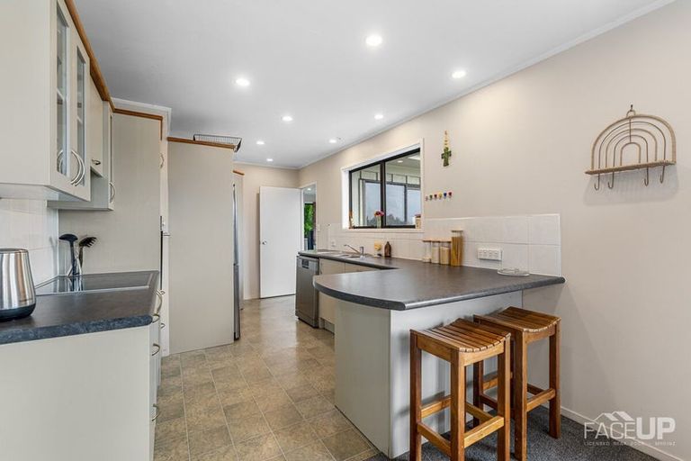 Photo of property in 10 Pahi Place, West Harbour, Auckland, 0618