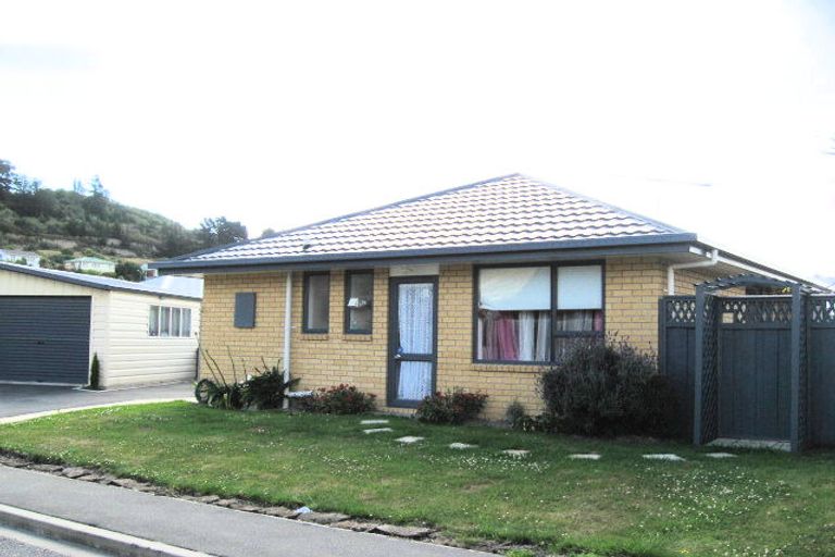 Photo of property in 11 Stedley Place, Heathcote Valley, Christchurch, 8022