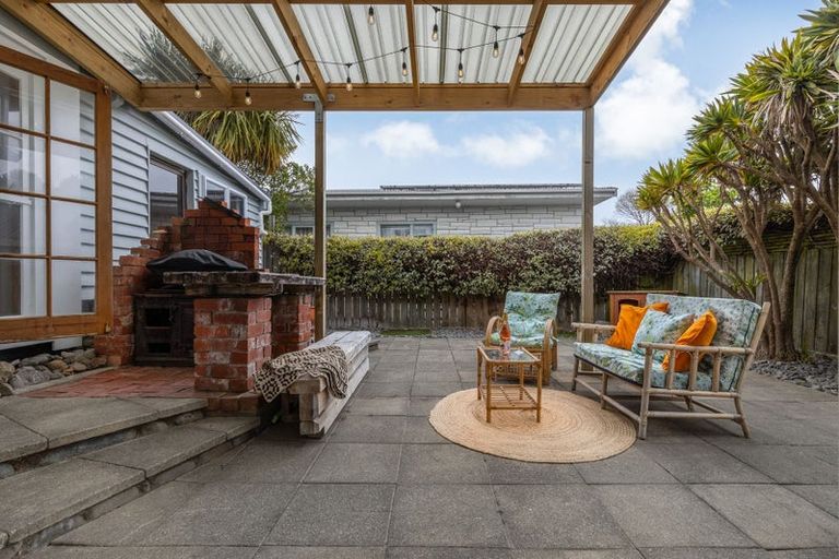 Photo of property in 53 Tiromoana Road, Raumati South, Paraparaumu, 5032