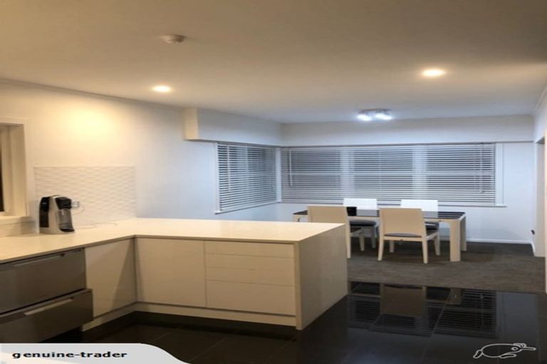 Photo of property in 3/240 Pakuranga Road, Pakuranga Heights, Auckland, 2010