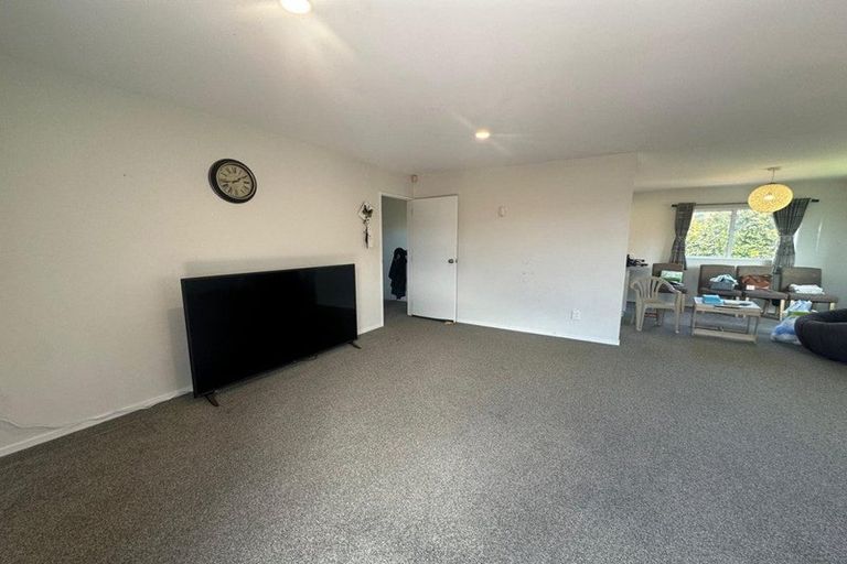 Photo of property in 15a Te Atatu Road, Te Atatu South, Auckland, 0610