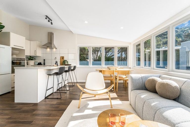 Photo of property in 38 Rua Street, Lyall Bay, Wellington, 6022