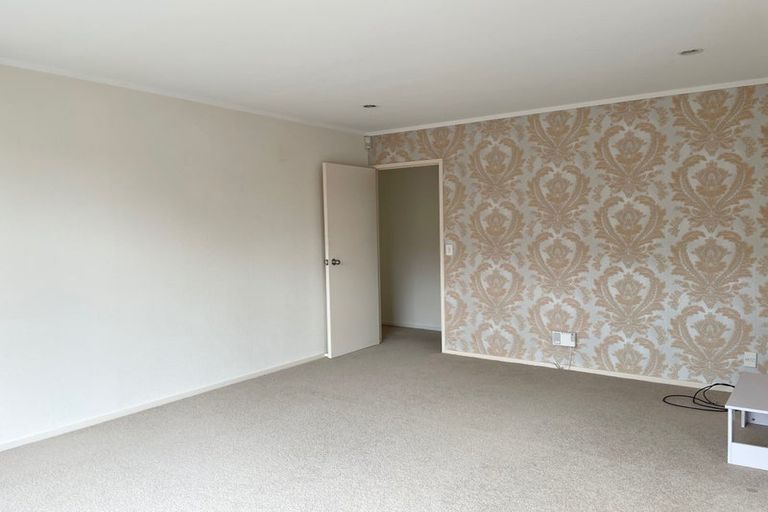 Photo of property in 72 Gossamer Drive, Pakuranga Heights, Auckland, 2010