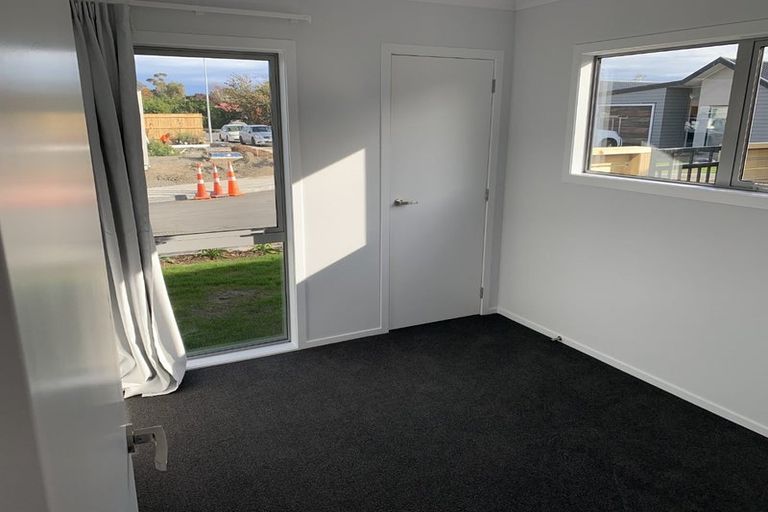 Photo of property in 22 Koru Loop, Paraparaumu, 5032
